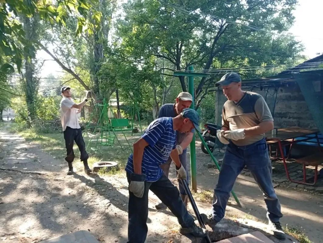 В Стаханове специалисты «Луганскводы» с начала года устранили более 1400 засоров системы водоотведения В Стаханове специалисты «Луганскводы» с начала года устранили более 1400 засоров системы водоотведения