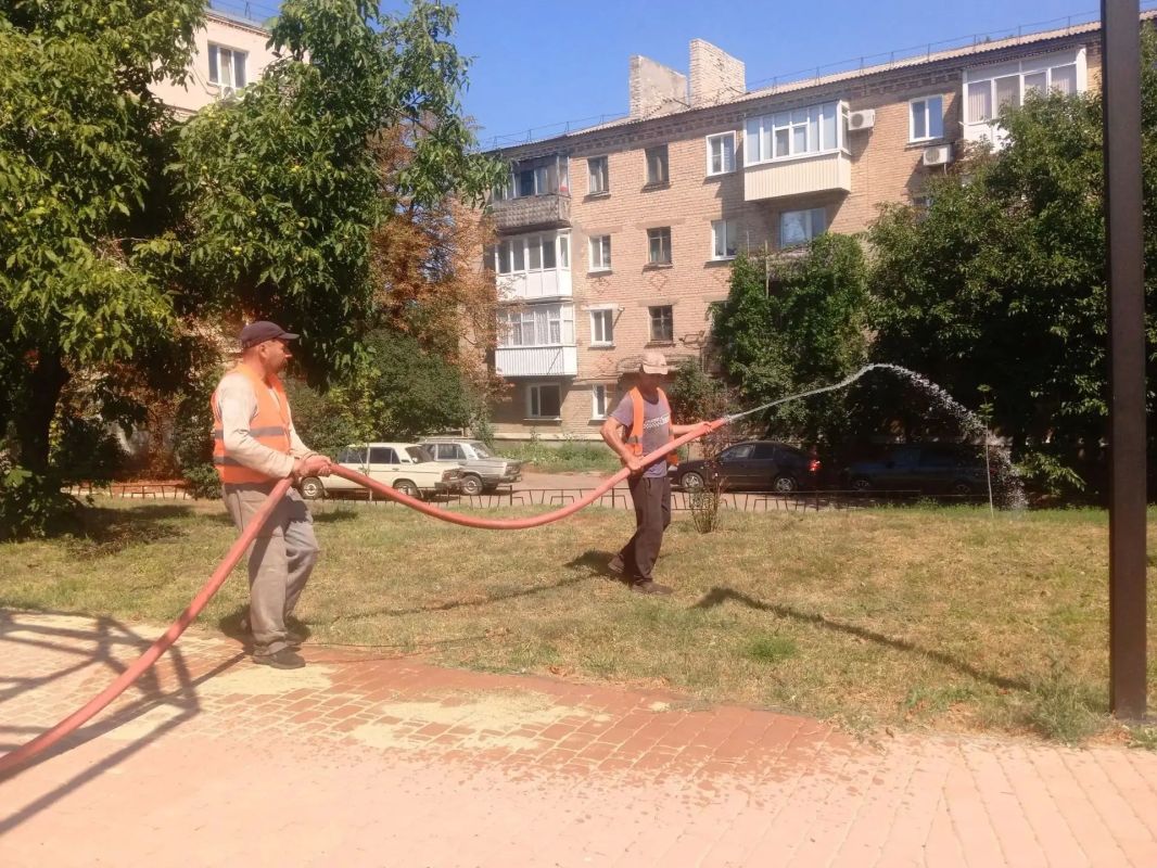 Благоустройство и озеленение: забота о городе продолжается Благоустройство и озеленение: забота о городе продолжается