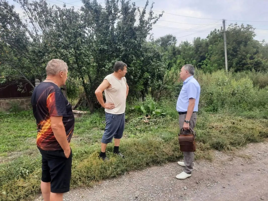 Андрей Губарев: В рамках приёма граждан в Первомайском городском округе вновь рассмотрели проблему подтопления грунтовыми водами подвальных помещений и огородов на улице Комсомольская Андрей Губарев: В рамках приёма граждан в Первомайском городском округе вновь рассмотрели проблему подтопления грунтовыми водами подвальных помещений и огородов на улице Комсомольская