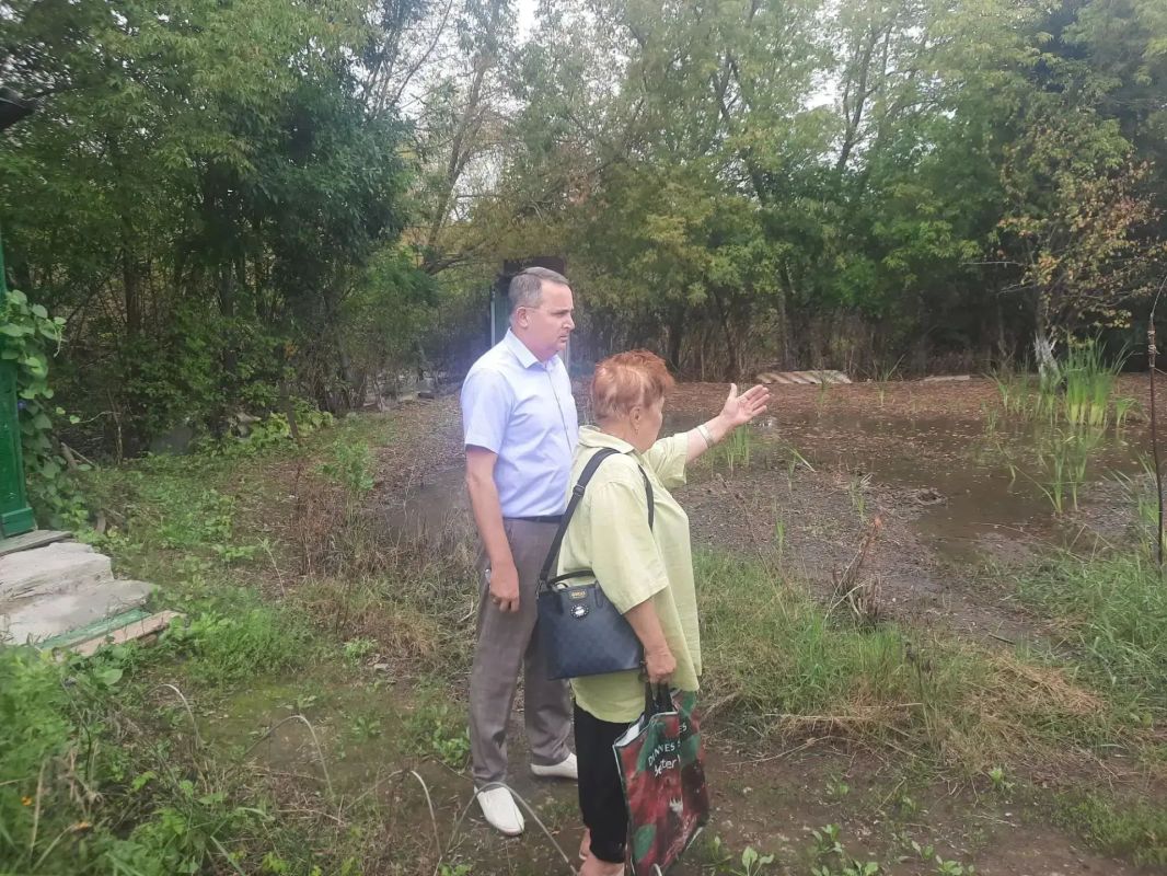 Андрей Губарев: В рамках приёма граждан в Первомайском городском округе вновь рассмотрели проблему подтопления грунтовыми водами подвальных помещений и огородов на улице Комсомольская