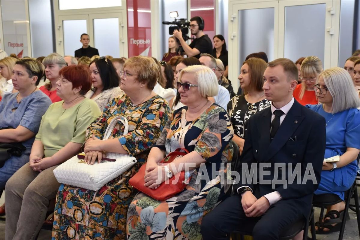 В Алчевске на базе молодежного центра состоялась августовская конференция педагогических работников В Алчевске на базе молодежного центра состоялась августовская конференция педагогических работников