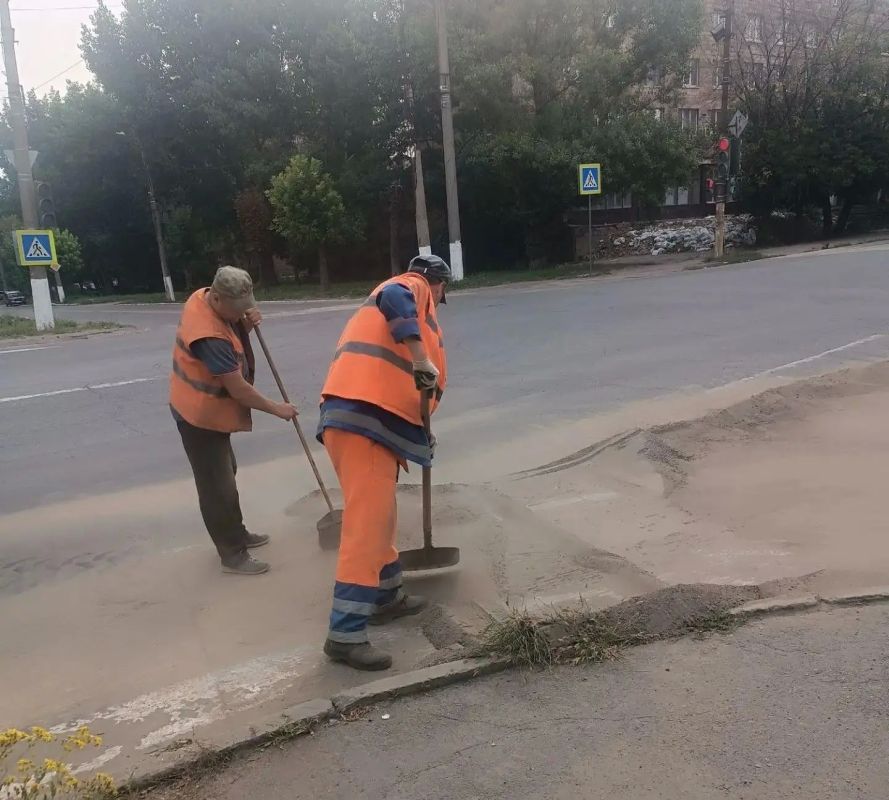 Коммунальными службами проведены работы на территории города Коммунальными службами проведены работы на территории города
