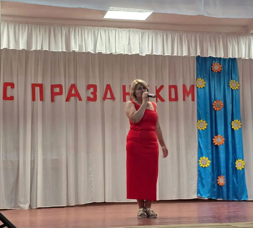 26 августа артисты из Брянки приехали в посёлки, чтобы подарить жителям настоящий праздник 26 августа артисты из Брянки приехали в посёлки, чтобы подарить жителям настоящий праздник