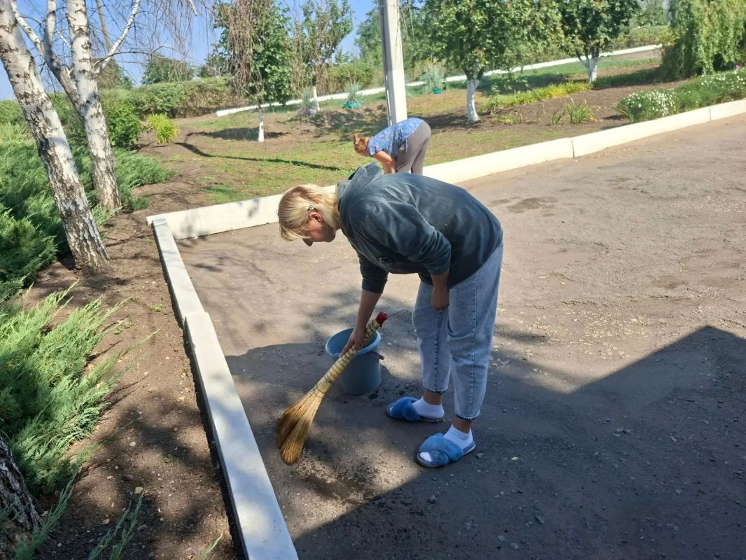 В Городищенском фольклорном центре прошёл очередной субботник В Городищенском фольклорном центре прошёл очередной субботник