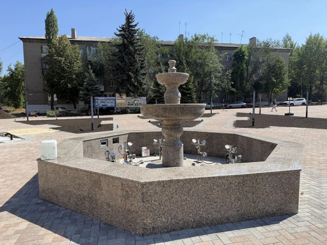 Реконструкция фонтана на площади Ленина в Молодогвардейске завершена Реконструкция фонтана на площади Ленина в Молодогвардейске завершена