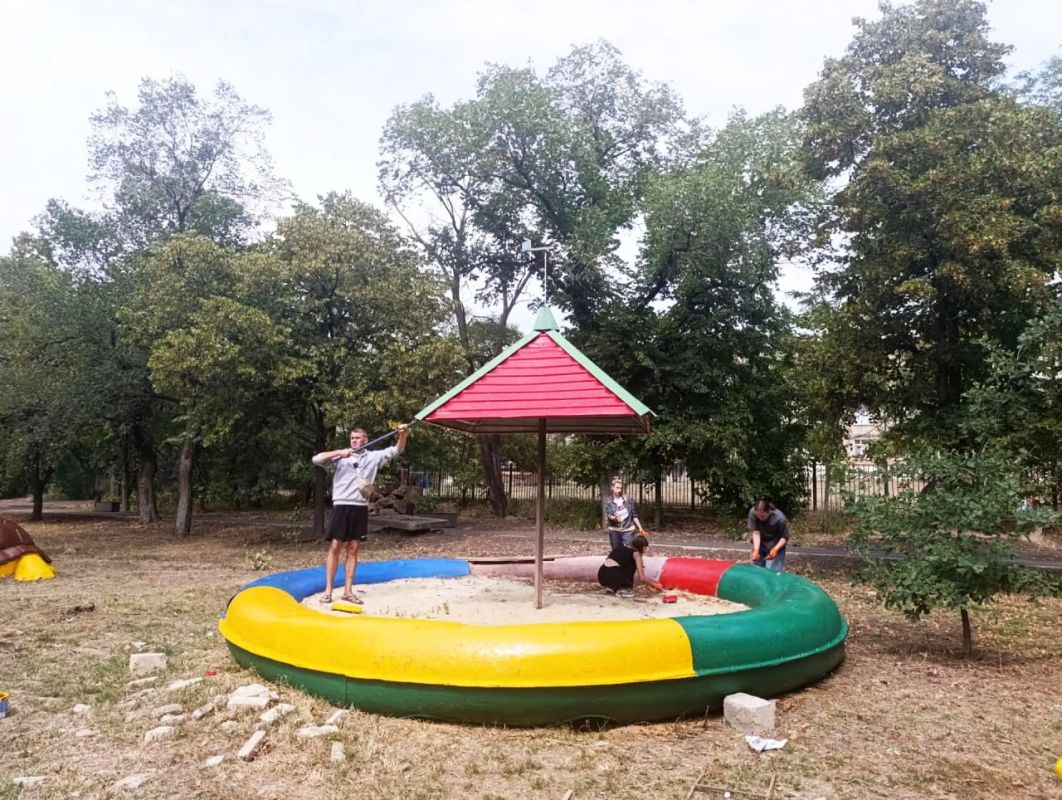 В пгт Краснодон идет подготовка ко Дню посёлка В пгт Краснодон идет подготовка ко Дню посёлка