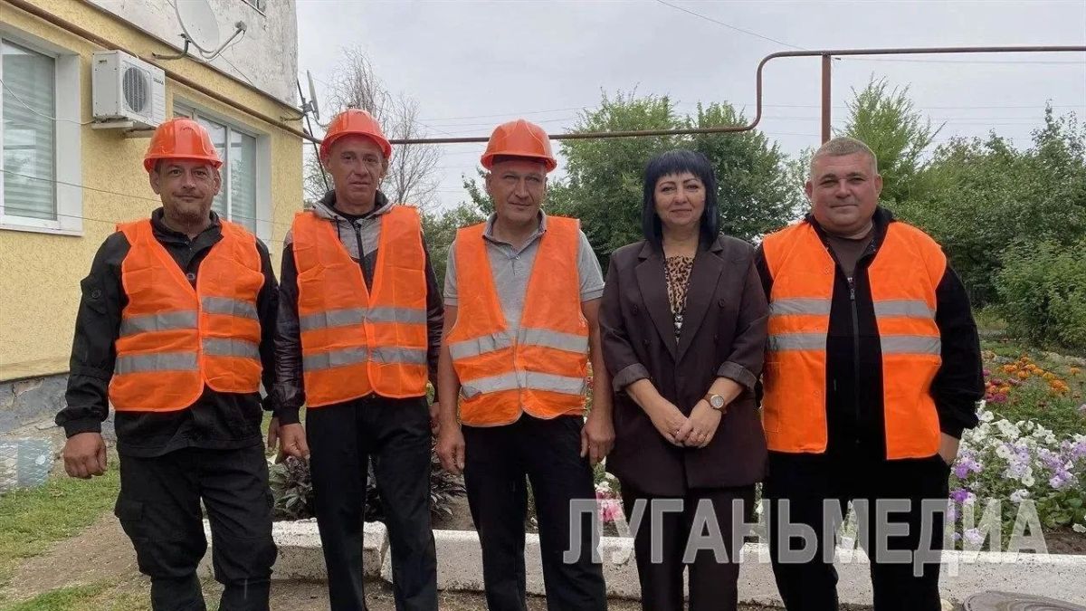 Единая управляющая компания проводит текущий ремонт кровель многоэтажек в пгт Единая управляющая компания проводит текущий ремонт кровель многоэтажек в пгт