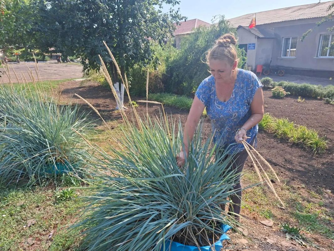 В Городищенском фольклорном центре прошёл очередной субботник В Городищенском фольклорном центре прошёл очередной субботник