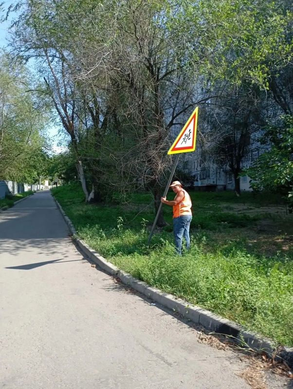 За неделю дорожники нанесли более 6 тысяч метров продольной разметки За неделю дорожники нанесли более 6 тысяч метров продольной разметки