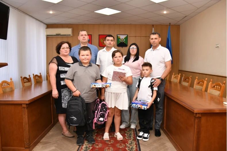 В Свердловском округе нашла свое воплощение в жизнь Всероссийская акция «Собери ребенка в школу» В Свердловском округе нашла свое воплощение в жизнь Всероссийская акция «Собери ребенка в школу»