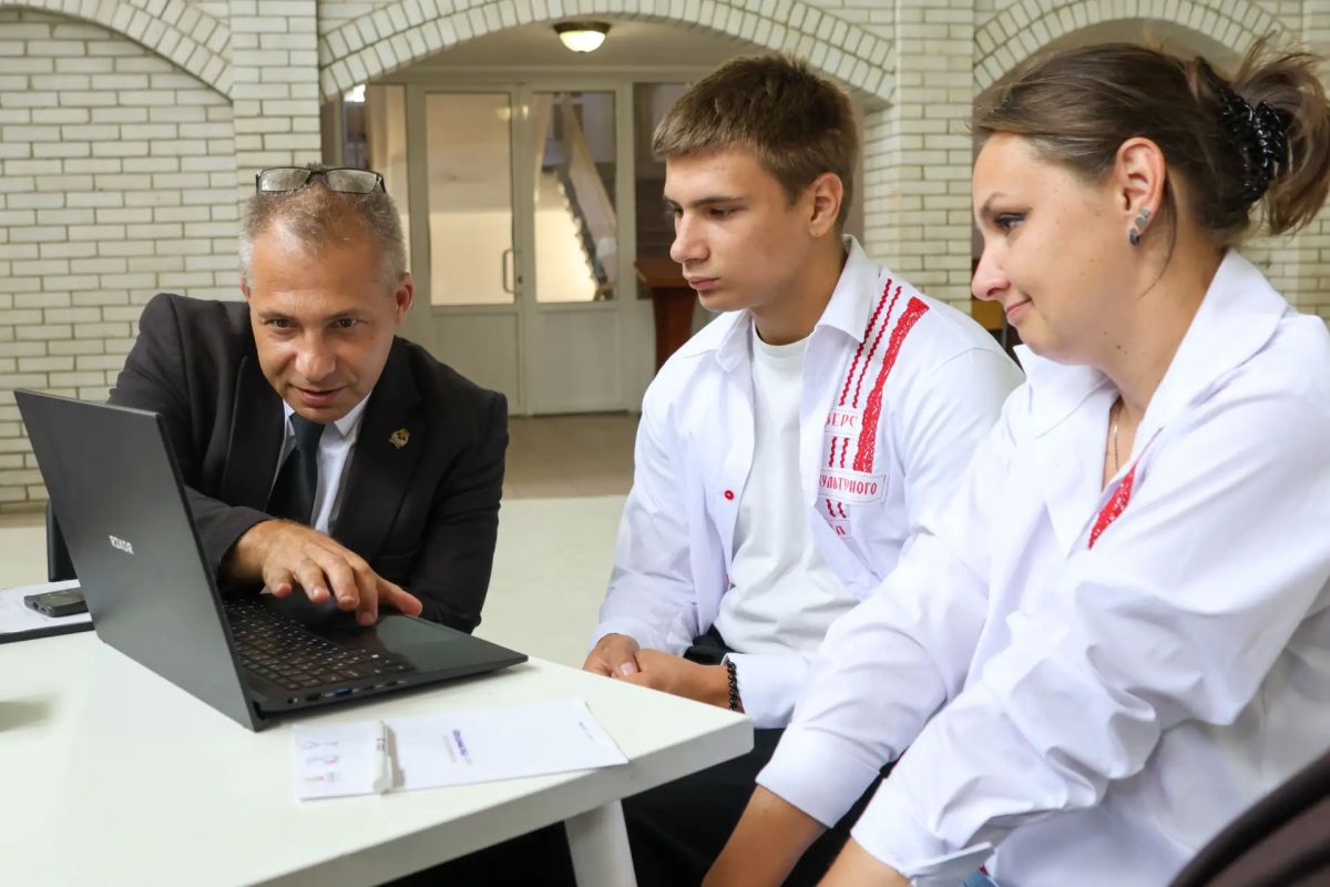 Участники хакатона «Реверс культурного кода» взялись за проекты для сферы культуры Луганской Народной Республики! Участники хакатона «Реверс культурного кода» взялись за проекты для сферы культуры Луганской Народной Республики!