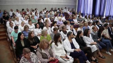 Красноярских медиков поблагодарили за помощь жителям Свердловска ЛНР