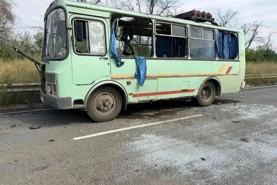 Шок и кругом погибшие люди: Чиновник спас раненого водителя автобуса после атаки БПЛА на трассе в Золотом