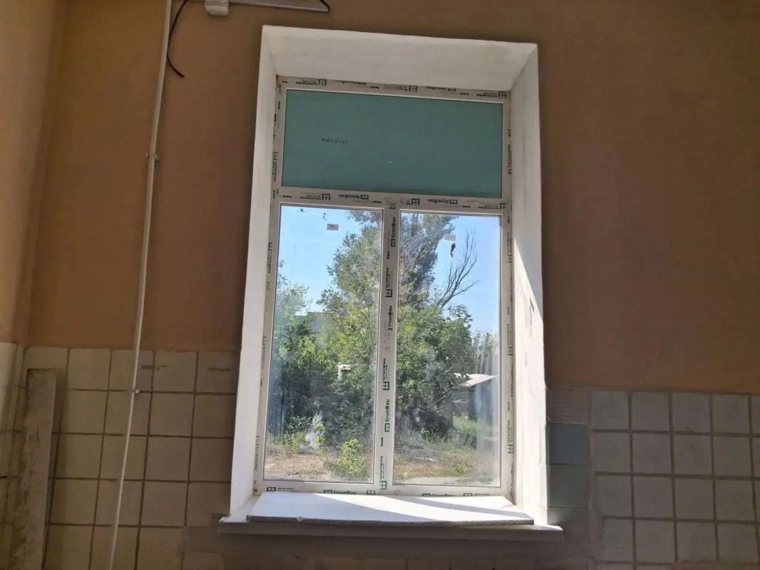 В МБУ ДО "Петровская детская школа искусств" продолжаются работы по ремонту кровли, завершающим этапом стала установка новых коньков и уголков В МБУ ДО "Петровская детская школа искусств" продолжаются работы по ремонту кровли, завершающим этапом стала установка новых коньков и уголков