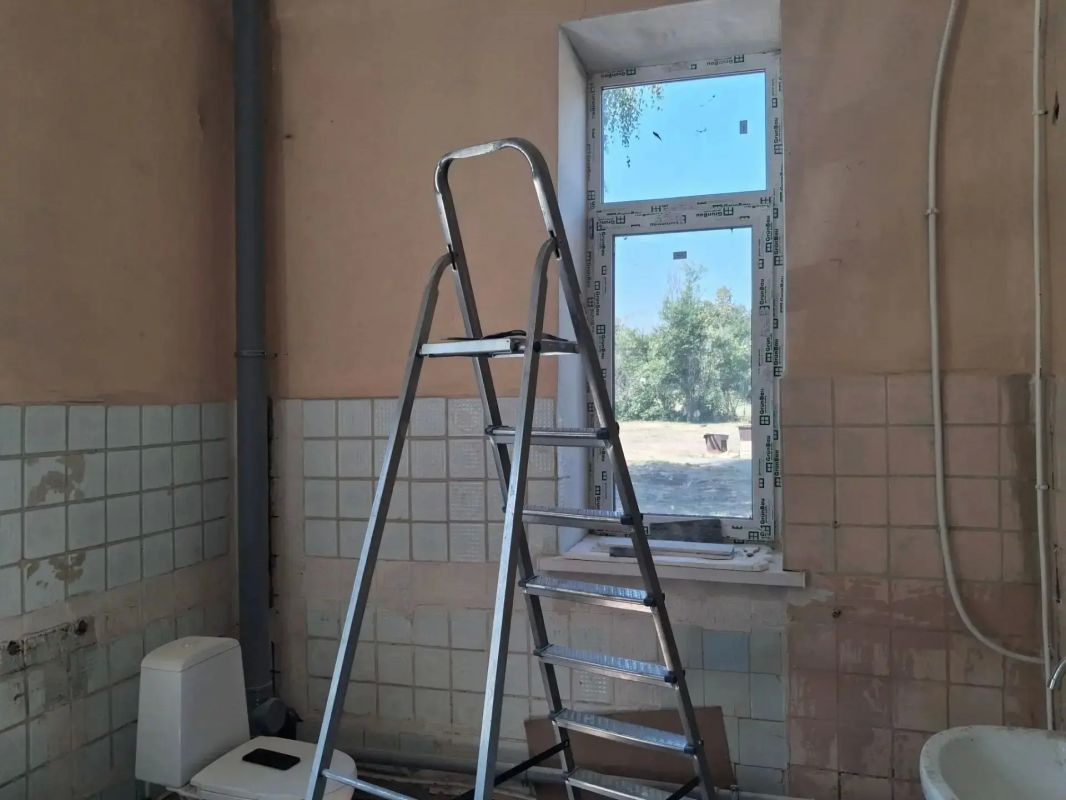 В МБУ ДО "Петровская детская школа искусств" продолжаются работы по ремонту кровли, завершающим этапом стала установка новых коньков и уголков В МБУ ДО "Петровская детская школа искусств" продолжаются работы по ремонту кровли, завершающим этапом стала установка новых коньков и уголков