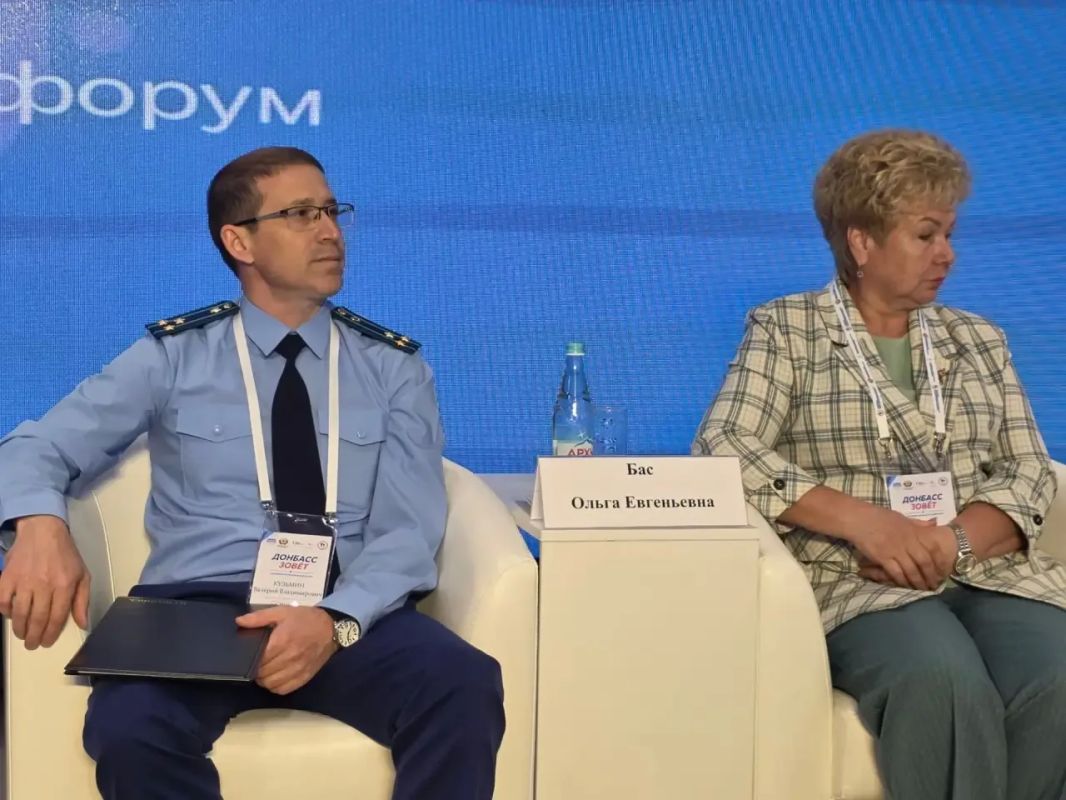 Сегодня исполняющий обязанности прокурора республики Валерий Кузьмин принял участие в I Окружном муниципальном форуме «Донбасс Зовет», прошедшем в г. Луганске Сегодня исполняющий обязанности прокурора республики Валерий Кузьмин принял участие в I Окружном муниципальном форуме «Донбасс Зовет», прошедшем в г. Луганске