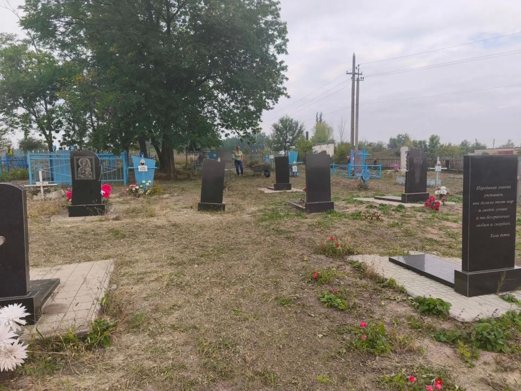 Порядок на кладбище: в Белокуракинском округе приводят в порядок места захоронений Порядок на кладбище: в Белокуракинском округе приводят в порядок места захоронений