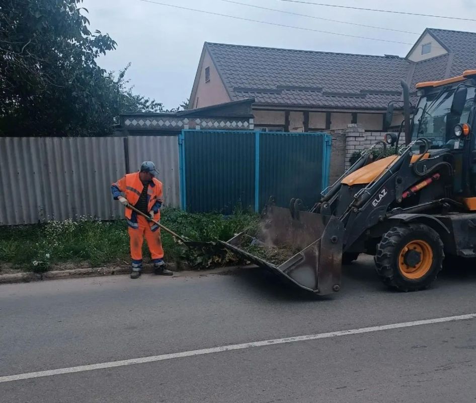 Коммунальными службами проведены работы на территории города Коммунальными службами проведены работы на территории города