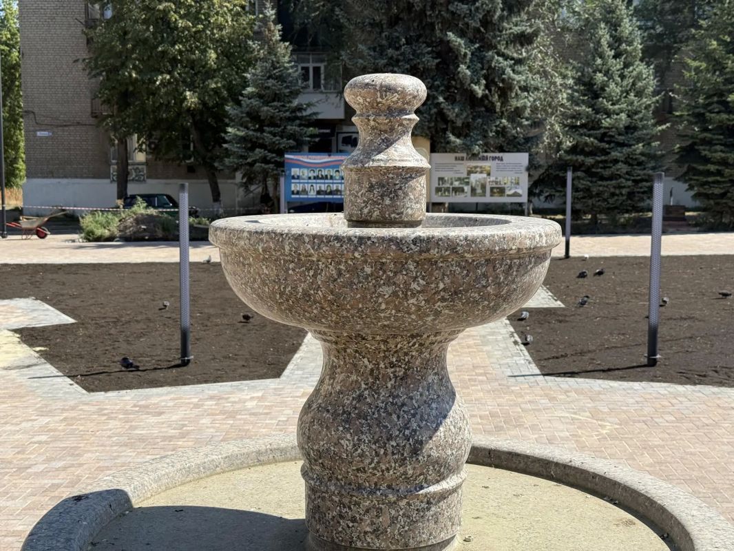 Реконструкция фонтана на площади Ленина в Молодогвардейске завершена Реконструкция фонтана на площади Ленина в Молодогвардейске завершена