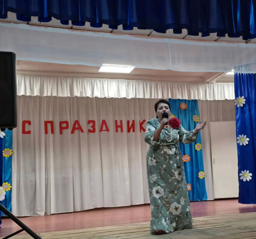 26 августа артисты из Брянки приехали в посёлки, чтобы подарить жителям настоящий праздник 26 августа артисты из Брянки приехали в посёлки, чтобы подарить жителям настоящий праздник