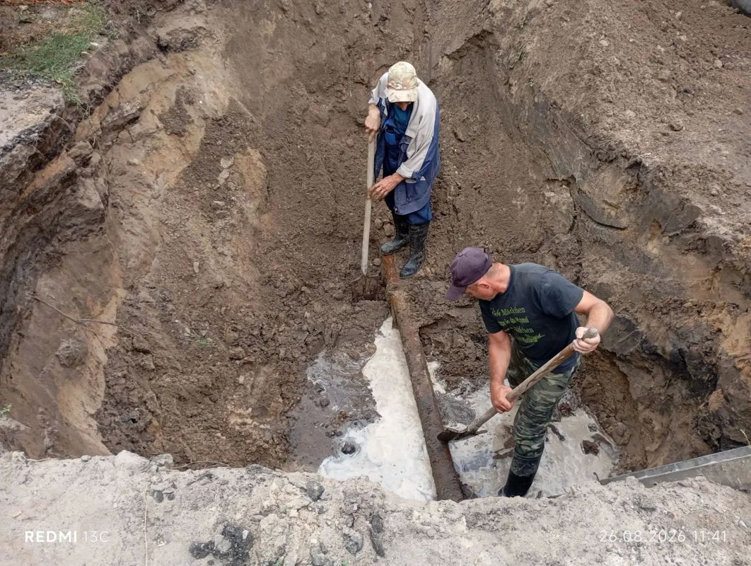 Бригада МБУ «Новопсковсервис» оперативно устранила протечку возле жилых домов пгт Новопсков Бригада МБУ «Новопсковсервис» оперативно устранила протечку возле жилых домов пгт Новопсков