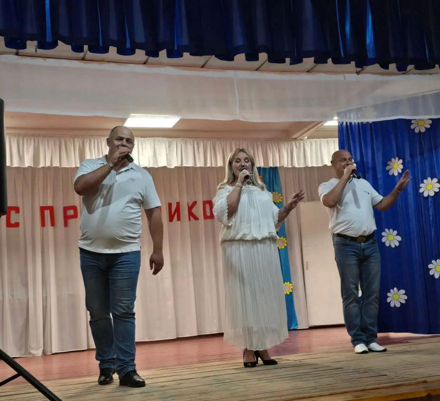 26 августа артисты из Брянки приехали в посёлки, чтобы подарить жителям настоящий праздник 26 августа артисты из Брянки приехали в посёлки, чтобы подарить жителям настоящий праздник