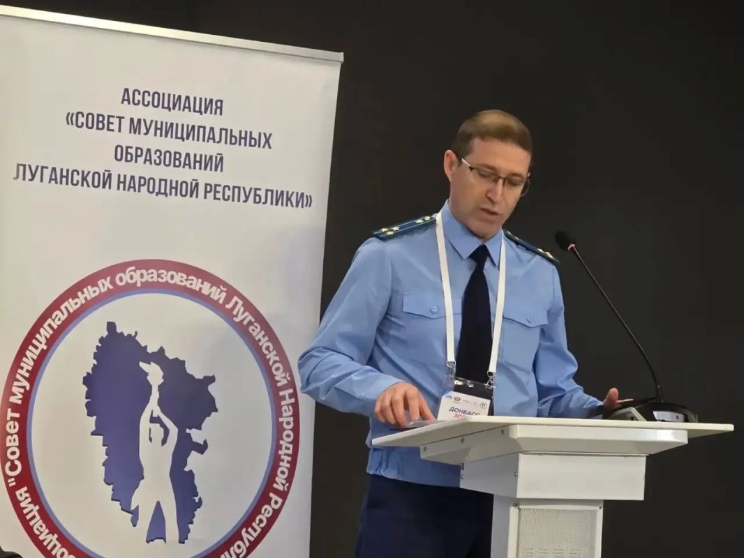 Сегодня исполняющий обязанности прокурора республики Валерий Кузьмин принял участие в I Окружном муниципальном форуме «Донбасс Зовет», прошедшем в г. Луганске Сегодня исполняющий обязанности прокурора республики Валерий Кузьмин принял участие в I Окружном муниципальном форуме «Донбасс Зовет», прошедшем в г. Луганске