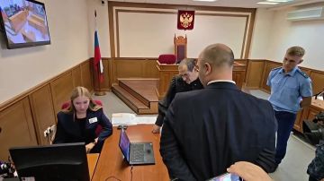 Во время суда об отмене регистрации списка кандидатов партии «Яблоко» на выборах в свердловское заксобрание включили интервью Льва Ошанина о песне «Пусть всегда будет солнце»