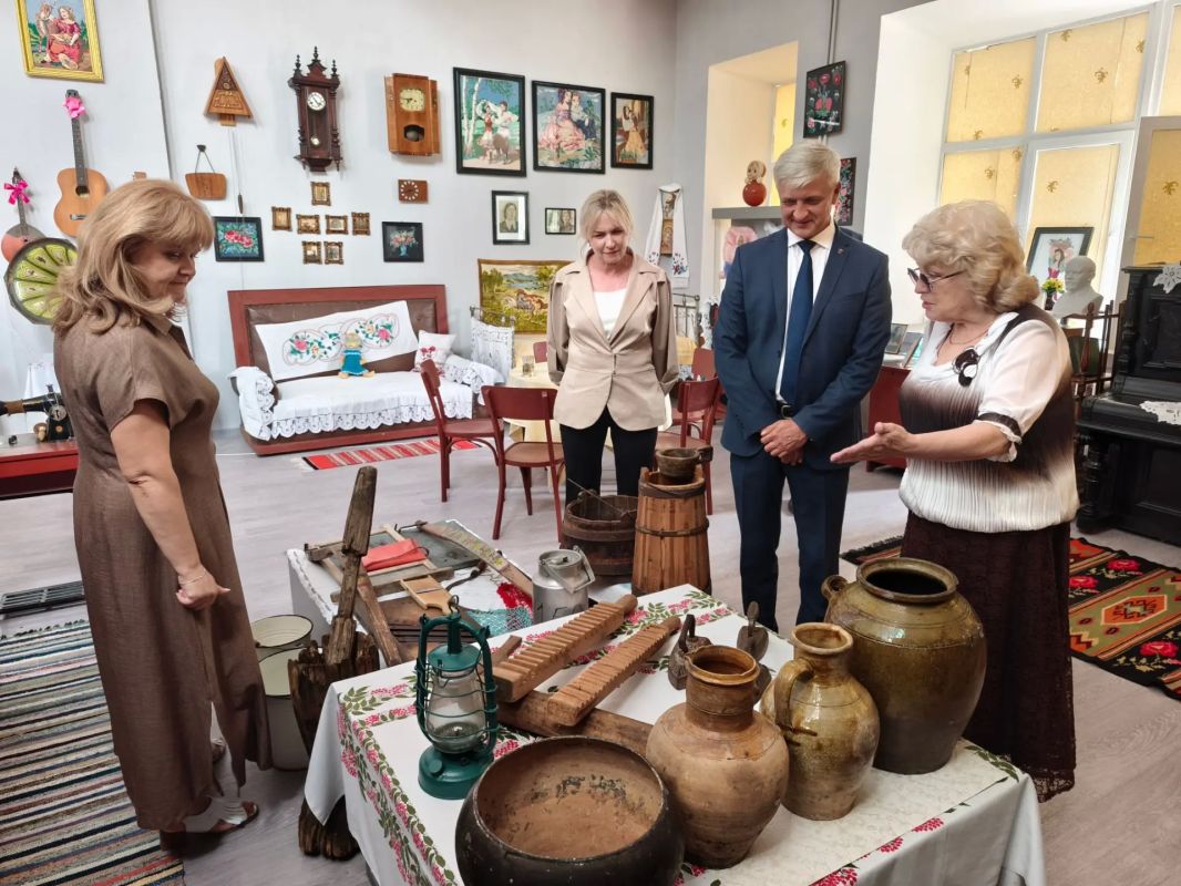 Сердце Брянки забилось громче: во Дворце культуры открылась «живая» история города Сердце Брянки забилось громче: во Дворце культуры открылась «живая» история города