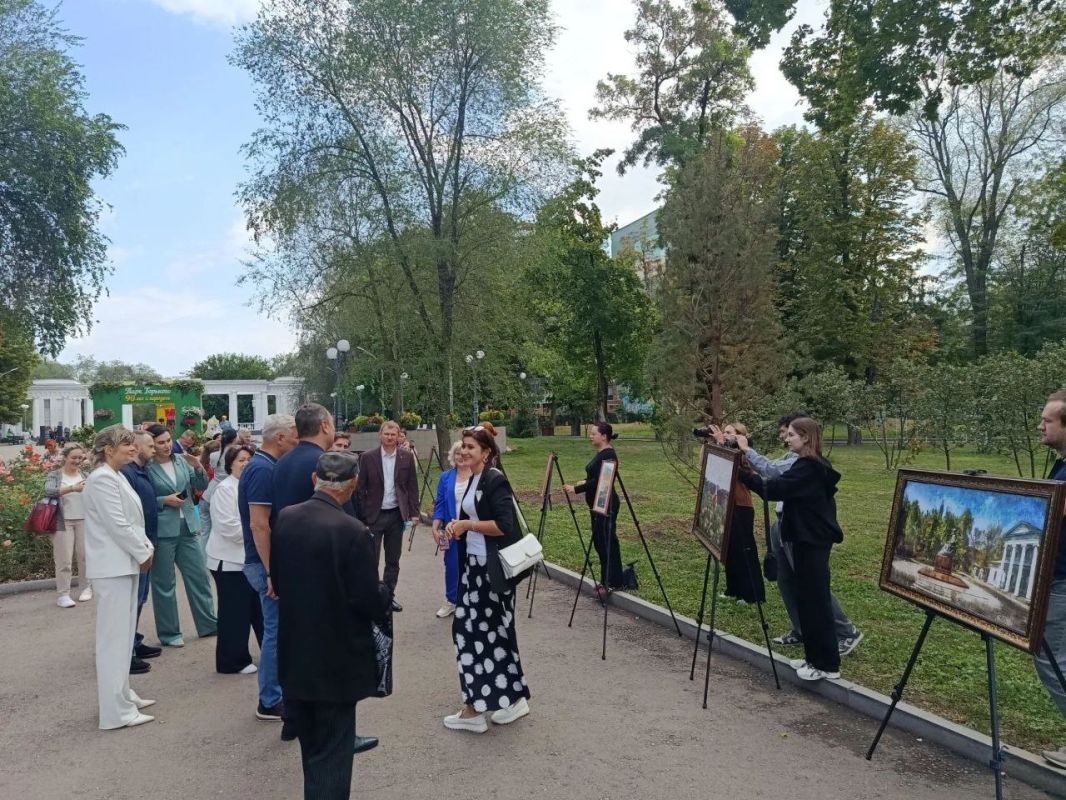 Участники Окружного муниципального форума "Донбасс зовет" посетили парк Горького в Луганске Участники Окружного муниципального форума "Донбасс зовет" посетили парк Горького в Луганске