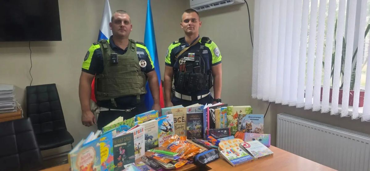 В рамках профилактического мероприятия «Внимание, дети идут в школу» сотрудники ОГИБДД ОМВД России «Краснодонский» оказали содействие Администрации города Краснодона в обеспечении нуждающихся детей школьными канцелярскими...