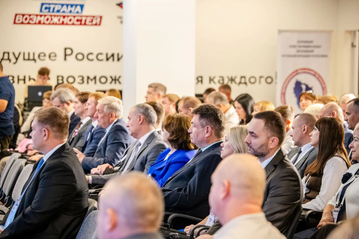 В Луганске прошел первый Окружной муниципальный форум «Донбасс зовет» В Луганске прошел первый Окружной муниципальный форум «Донбасс зовет»