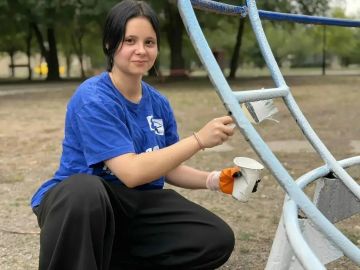 В Северодонецке обновили детскую площадку в рамках акции «Яркое детство» партии «Единая Россия»