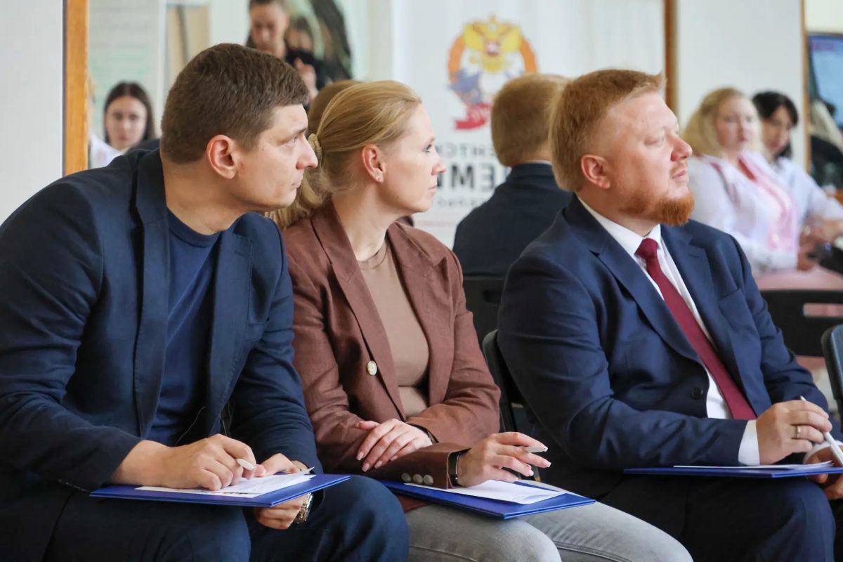 Иван Кусов: В Луганске прошёл креативный хакатон «Реверс культурного кода» Иван Кусов: В Луганске прошёл креативный хакатон «Реверс культурного кода»