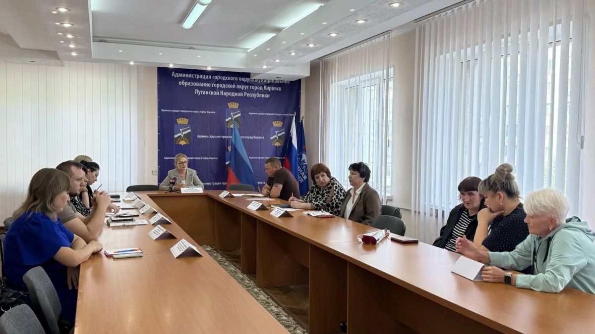 Герои живут в памяти: в Кировске состоялась церемония вручения наград посмертно и встреча с семьями погибших участников СВО Герои живут в памяти: в Кировске состоялась церемония вручения наград посмертно и встреча с семьями погибших участников СВО