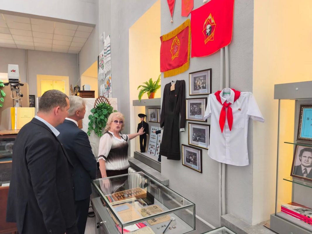 Сердце Брянки забилось громче: во Дворце культуры открылась «живая» история города Сердце Брянки забилось громче: во Дворце культуры открылась «живая» история города