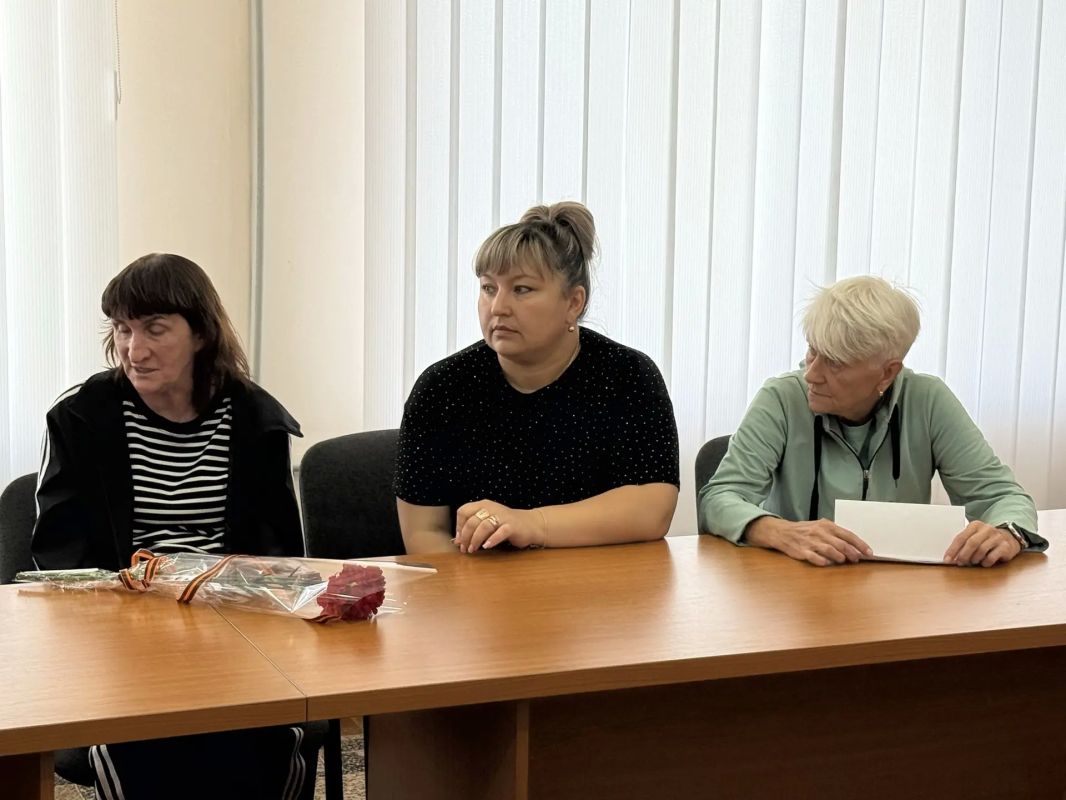 Герои живут в памяти: в Кировске состоялась церемония вручения наград посмертно и встреча с семьями погибших участников СВО Герои живут в памяти: в Кировске состоялась церемония вручения наград посмертно и встреча с семьями погибших участников СВО