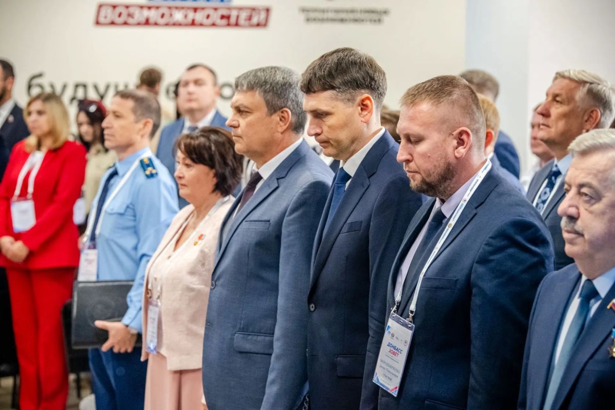 В Луганске прошел первый Окружной муниципальный форум «Донбасс зовет» В Луганске прошел первый Окружной муниципальный форум «Донбасс зовет»