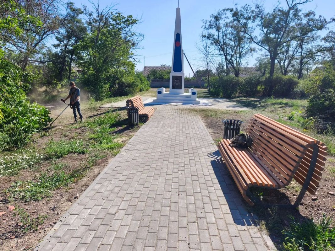 На территории отдела по ОЖД пгт Бугаёвка продолжаются ежедневные работы по благоустройству поселка На территории отдела по ОЖД пгт Бугаёвка продолжаются ежедневные работы по благоустройству поселка
