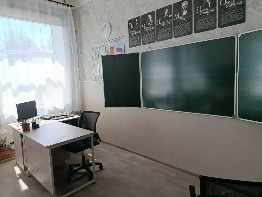 Школы Ровеньковского округа получили новую мебель Школы Ровеньковского округа получили новую мебель