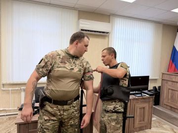 В Алчевском городском суде работники аппарата совместно с СП по ОУПДС города Алчевска под руководством преподавателя первой помощи Олейник С.В. Школы медицины катастроф ГБУЗ «ЛРЦЭМПиМК» ЛНР провели тренировку на тему...