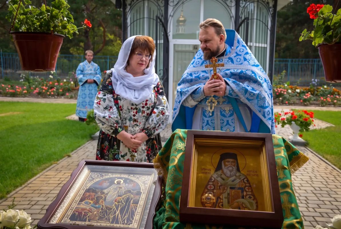 В Новоайдарский округ прибыла икона Святого Нектария Эгинского В Новоайдарский округ прибыла икона Святого Нектария Эгинского