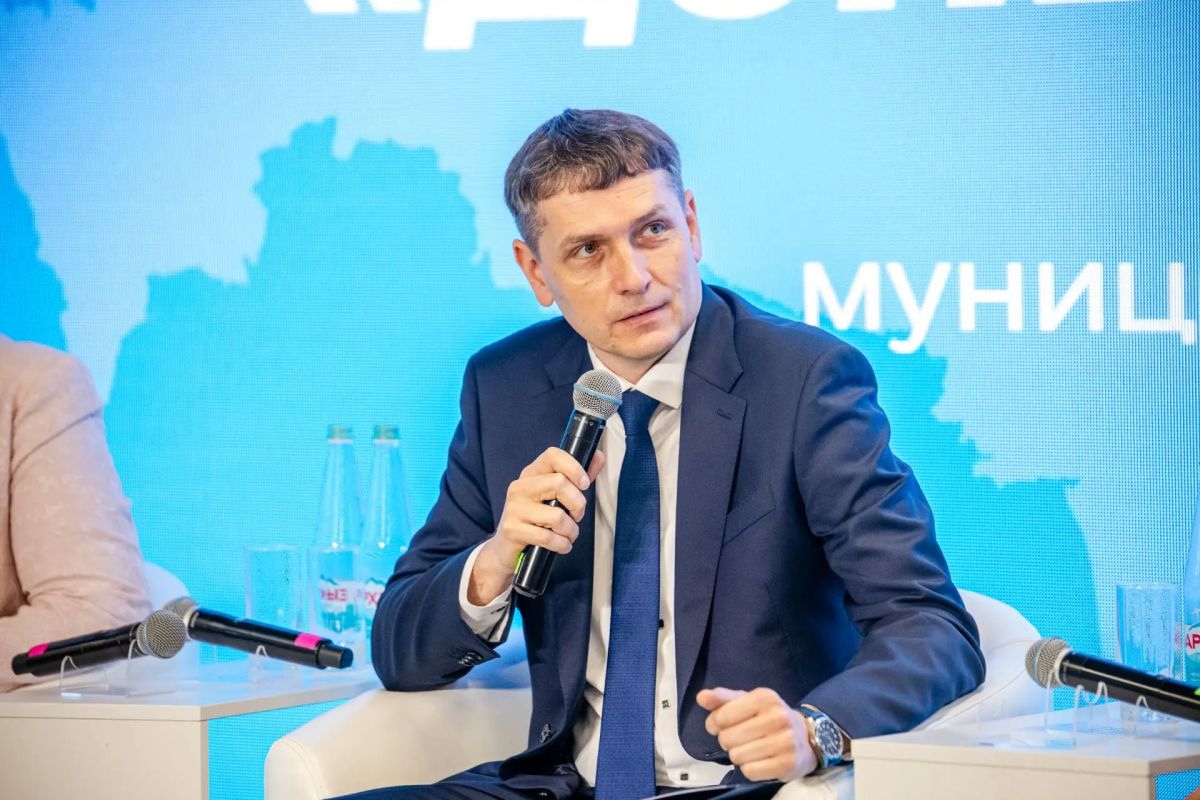 В Луганске прошел первый Окружной муниципальный форум «Донбасс зовет» В Луганске прошел первый Окружной муниципальный форум «Донбасс зовет»