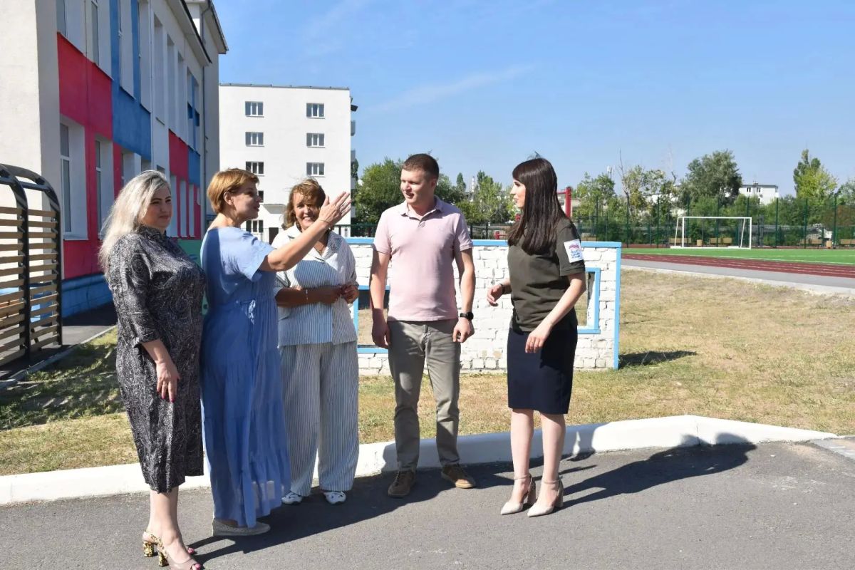 Яна Сылкина: В преддверии нового учебного года приняла участие в ежегодной акции партии Единая Россия "Родительская приемка" Яна Сылкина: В преддверии нового учебного года приняла участие в ежегодной акции партии Единая Россия "Родительская приемка"