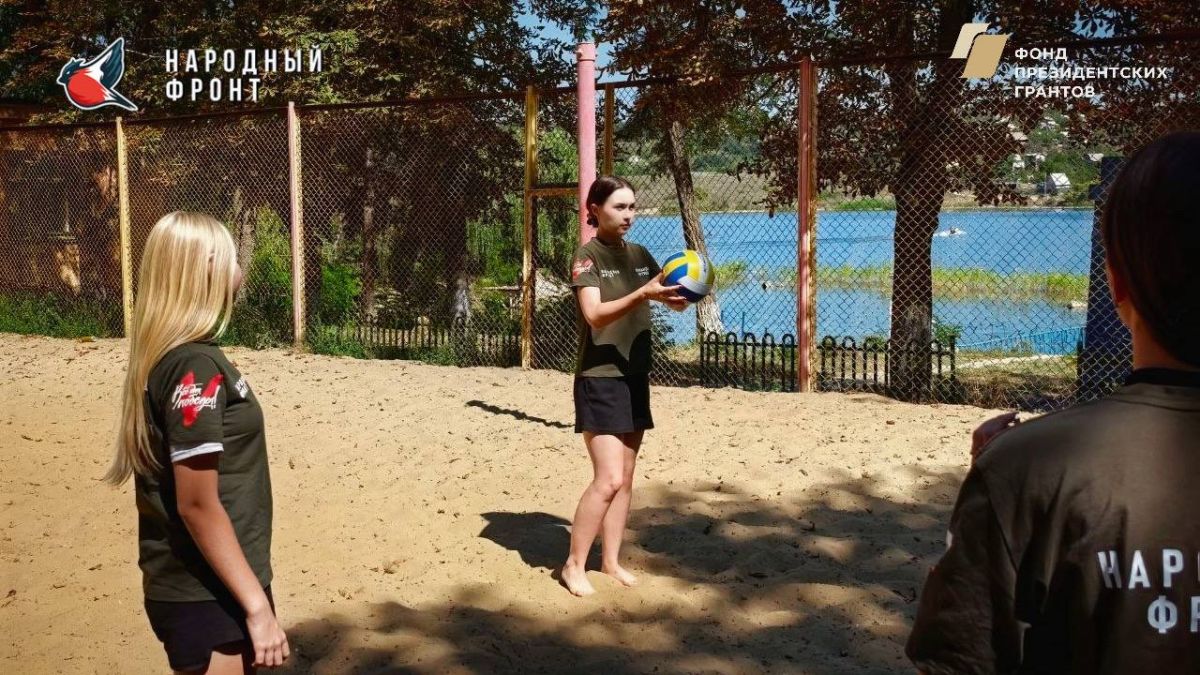 Наша стихия — не только помогать людям, но и не давать упасть мячу! Наша стихия — не только помогать людям, но и не давать упасть мячу!