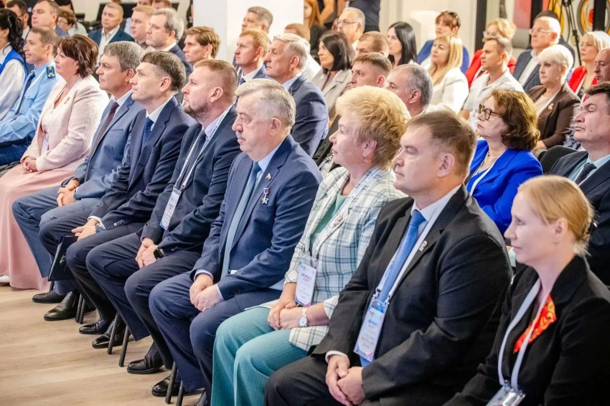 В I Окружном муниципальном форуме «Донбасс зовет», который прошел в городе Луганске, приняли участие временно исполняющий полномочия Главы городского округа Павел Дреев и Председатель Совета городского округа Яна Сылкина В I Окружном муниципальном форуме «Донбасс зовет», который прошел в городе Луганске, приняли участие временно исполняющий полномочия Главы городского округа Павел Дреев и Председатель Совета городского округа Яна Сылкина