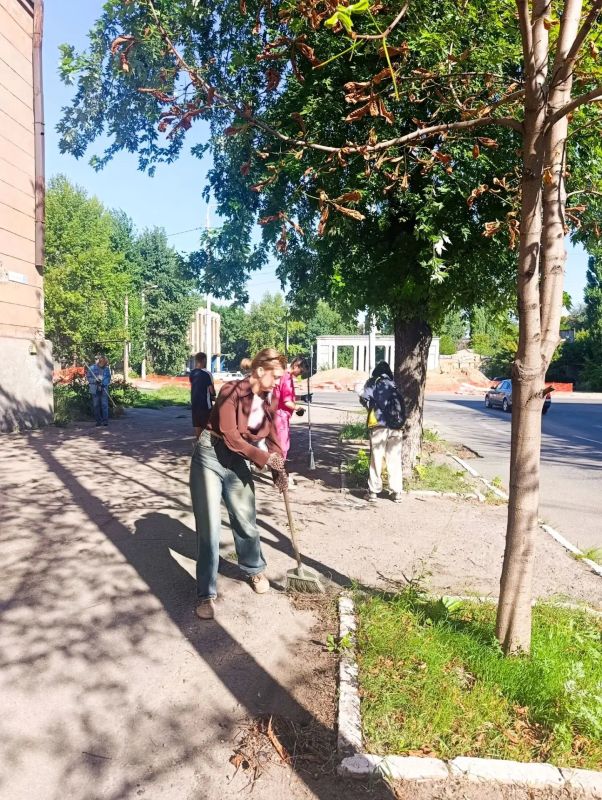 29 августа все учреждения культуры приняли активное участие в уборке территории города 29 августа все учреждения культуры приняли активное участие в уборке территории города