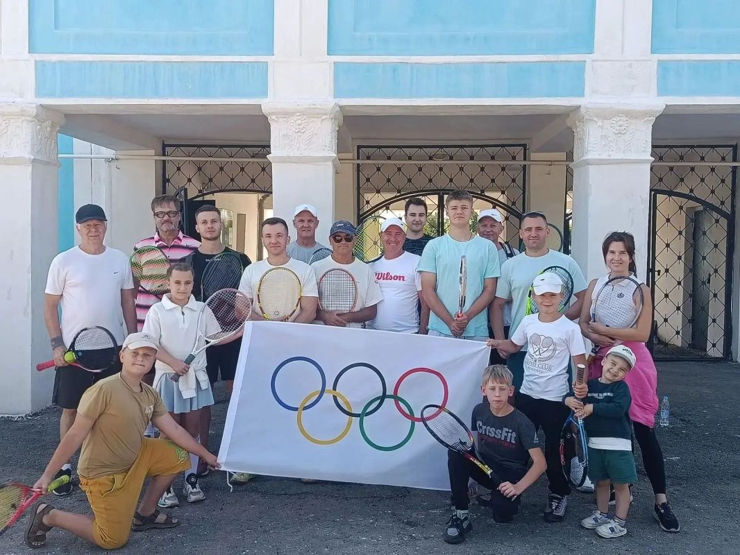 В Перевальске прошел парный турнир по теннису ко Дню шахтёра В Перевальске прошел парный турнир по теннису ко Дню шахтёра