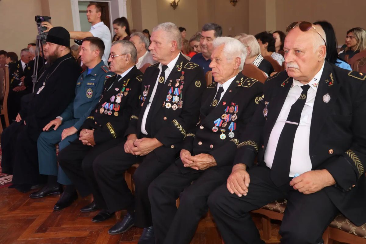 «Стаханов – родина моя». В этом году, к сожалению, оперативная обстановка не позволяет нам проводить праздник масштабно, как мы привыкли «Стаханов – родина моя». В этом году, к сожалению, оперативная обстановка не позволяет нам проводить праздник масштабно, как мы привыкли