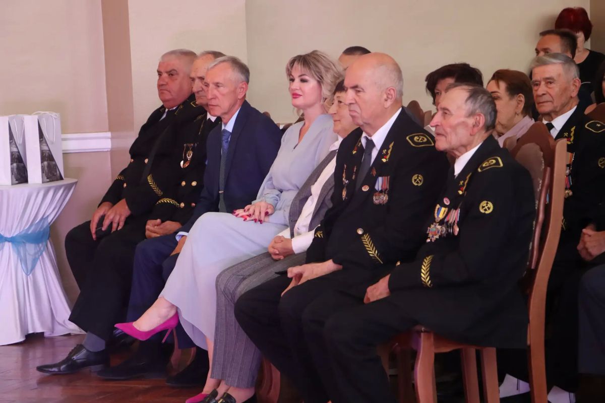 «Стаханов – родина моя». В этом году, к сожалению, оперативная обстановка не позволяет нам проводить праздник масштабно, как мы привыкли «Стаханов – родина моя». В этом году, к сожалению, оперативная обстановка не позволяет нам проводить праздник масштабно, как мы привыкли